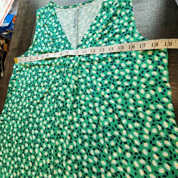 Croft & Barrow Green Sleeveless Blouse with V-Neck - Picture 4 of 6